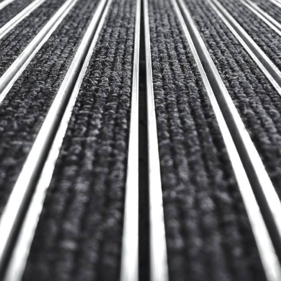 أرضيات التارتان والمطاط